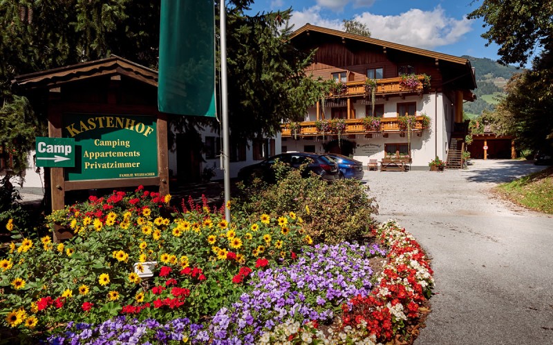 Zufahrt Gästehaus Landhaus Camping Kastenhof in St. Johann im Pongau